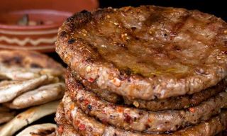 Pljeskavica na kajmaku