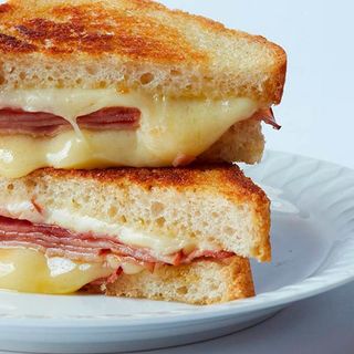 Bikini de jamón dulce con queso 