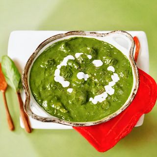 NOU! Chicken Saagwala / Curry de pui în sos de spanac