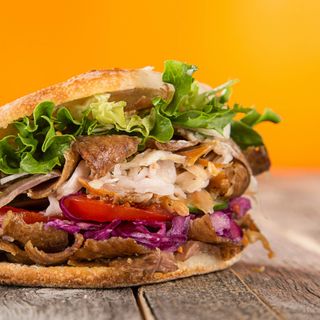 Panino patatine fritte e una Coca-Cola Lattina 330 ml