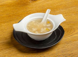 Zuppa di mais con pollo