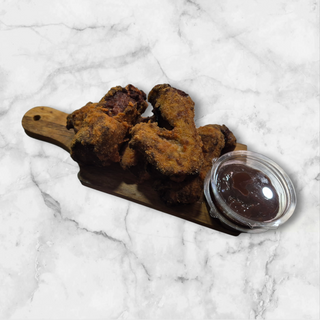 Costine di maiale impanate e fritte con BBQ