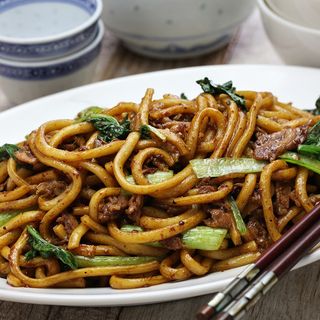6. Tallarines fritos con ternera
