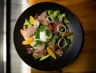 Салат с ростбифом