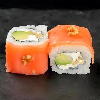 127.Uramaki Salmón Ahumado Con Nuez (8 Uds.)