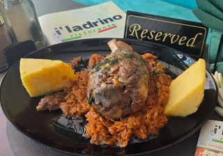 Ciolan de porc cu varza calita
