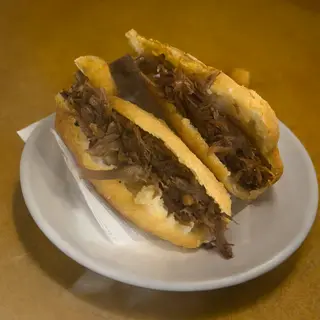 Arepa Con Carne Mechada (1 Ud.)