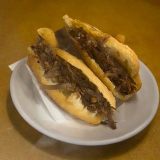 Arepa Con Carne Mechada (1 Ud.)