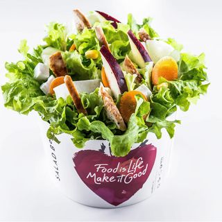 Салата Пет съставки + пиле (300г)