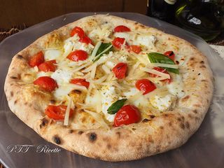 Pulcinella con impasto napoletano