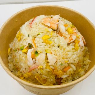 Riso saltato con gamberi e verdure