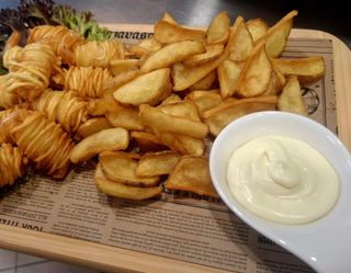 Creveți în cuib de cartofi