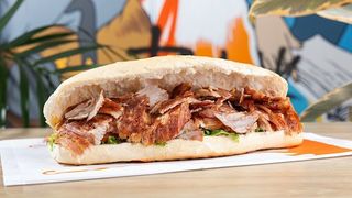 ტიფლის შაურმა პურში