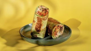 მწვანე ვრაპი ბოსტნეულით და ხის სოკოს ჩიფსებით