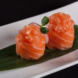 Gunkan spicy salmon