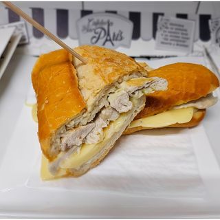 Bocadillo Pechuga De Pollo + queso