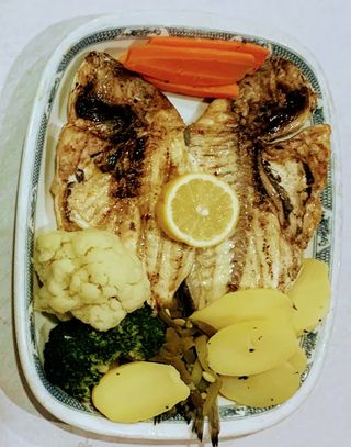 Dourada Grelhada (400g/ 600g), Batatas Cozidas e Legumes