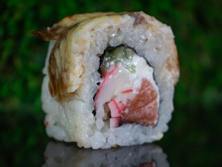 Uramaki z węgorzem 8 szt.