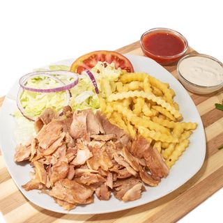 Plato döner kebap con patatas o arroz