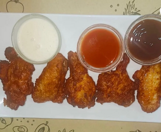 Alitas con 3 salsas (ración)