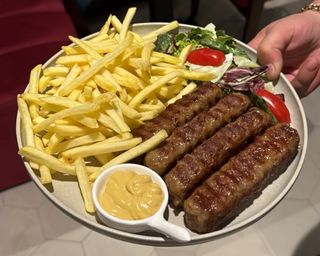 Mititei rumeniti pe  gratar