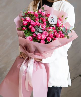 Ծաղկեփունջ փնջային վարդերով և էվկալիպտներով N:174129