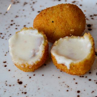 Croquetas de cecina y queso san simón (ración)