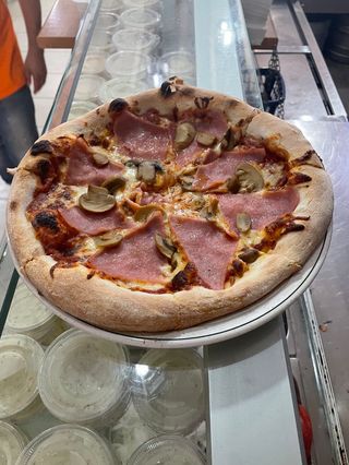 Pizza Jamón Y Champiñones