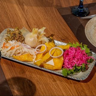 მწნილის ასორტი