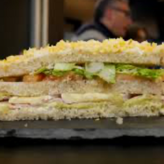 Sandwich vegetal jamón cocido, queso, lechuga, tomate y mahonesa