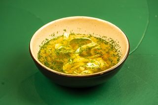 Бульйон з куркою та домашньою локшиною