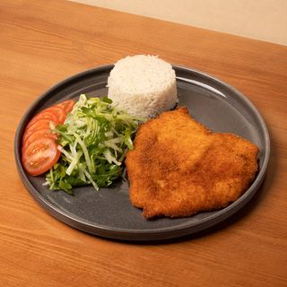 Milanesa no prato + bebida
