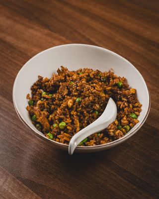 Pržena riža sa povrćem, jajima i soja sosom