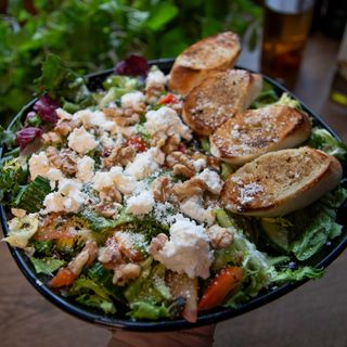 Z feta i orzechami włoskimi