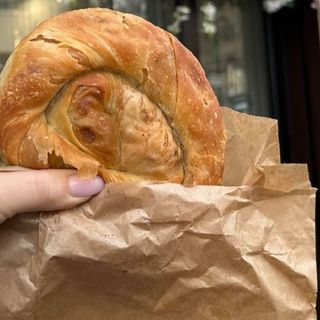 PLACINTA MOLDAVA CON LA VERZA