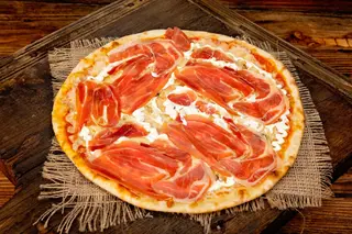 Pizza Panna e Crudo