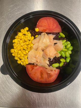 Rise Bowl със сьомга (300г)