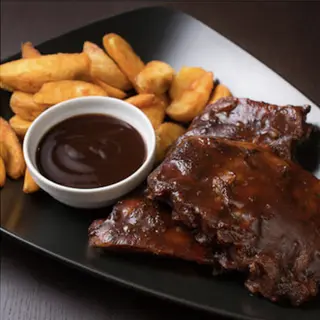 Coaste de porc bbq cu garnitură la alegere