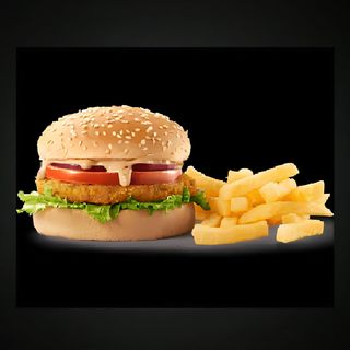 Chicken Burger with French Fries / Hambúrguer de Frango com Batata Fritas