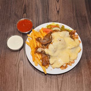Kebab KL na talerzu z serem