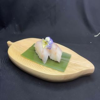 26. Nigiri suzuki lubina (2 piezas)