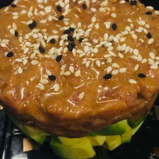 27. Tartar Salmón Con Aguacate