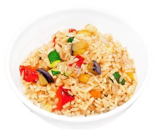 Жареный рис с овощами 