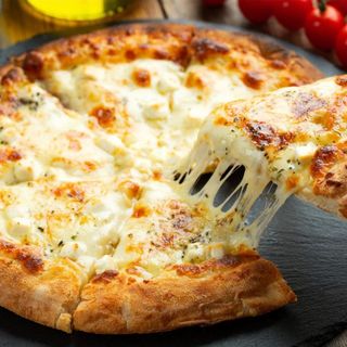 Pizza 5 quesos (mediana)