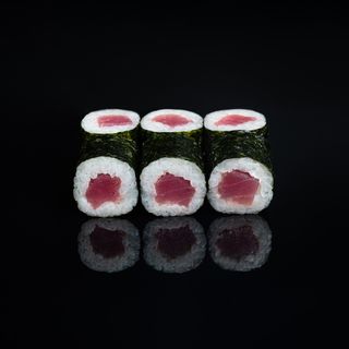 Макі тунець (130г)