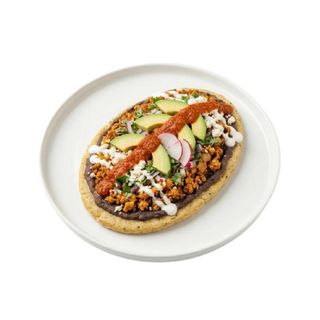 Huarache de chorizo mexicano
