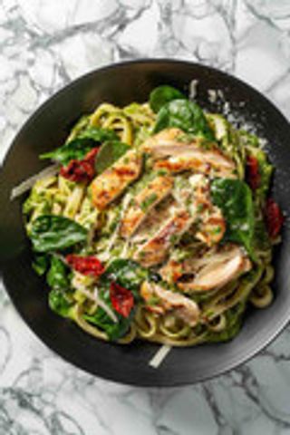 Tagliatelle Al Pollo Pesto