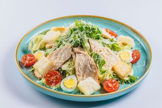 Салат "Цезарь байке" с курицей (310 гр.)