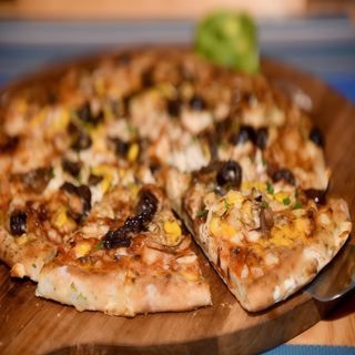 Pizza pollo y olivas (32cm)