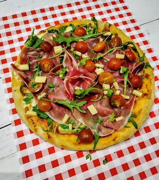 Pizza De Rúcula Y Jamón Ibérico (30 Cm.)